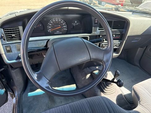 Used 1989 Toyota Pickup Deluxe AWD/4WD image 11