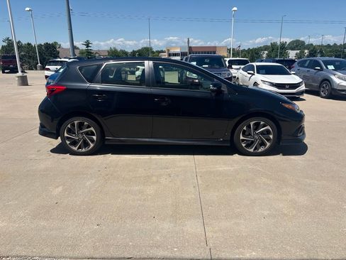 Used 2017 Toyota Corolla iM w/ Carpet Mat Package FWD image 4