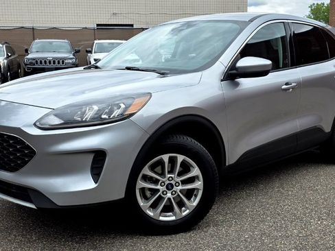 Used 2021 Ford Escape SE w/ Cold Weather Package AWD/4WD image 4