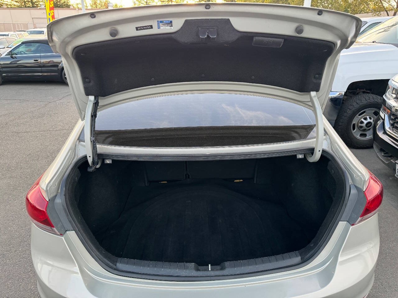 Used 2017 Hyundai Elantra SE FWD image 17