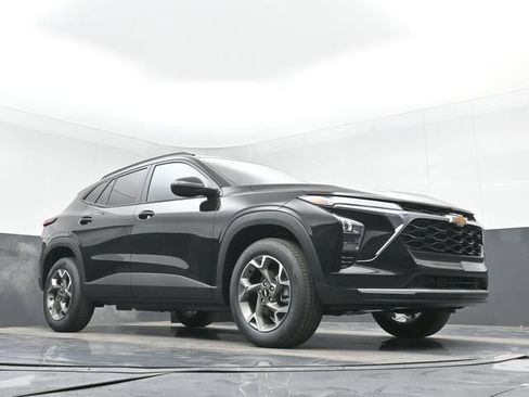 Used 2026 Chevrolet Trax LT w/ Driver Confidence Package FWD image 41