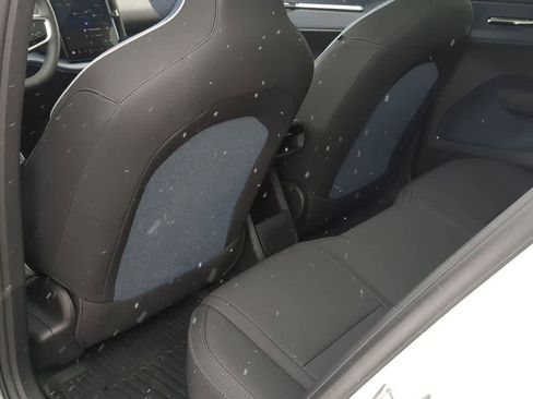 Certified 2025 Volvo EX30 Plus w/ Protection Package Premier image 17