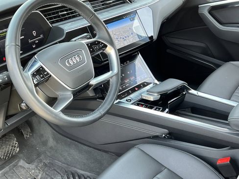 Used 2023 Audi e-tron Premium Plus w/ Premium Plus Package image 4
