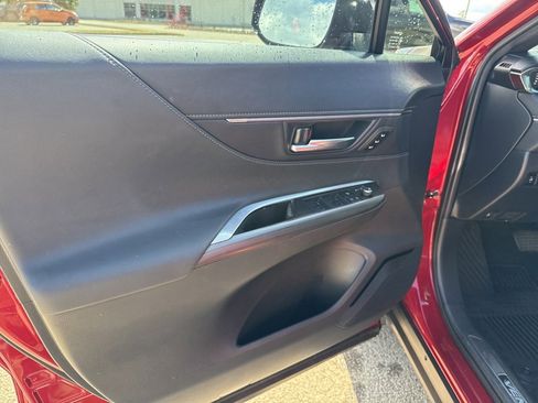 Used 2023 Toyota Venza XLE image 26