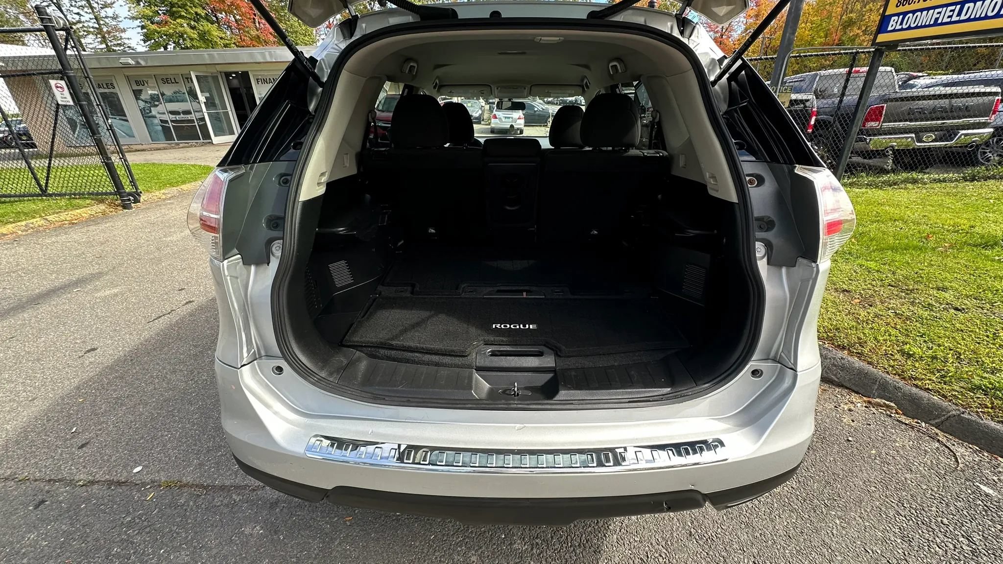Used 2016 Nissan Rogue SV AWD/4WD image 14