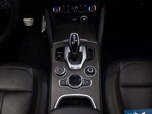 Used 2022 Alfa Romeo Stelvio Ti image 18