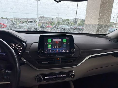 Used 2019 Nissan Altima 2.0 Platinum FWD image 15