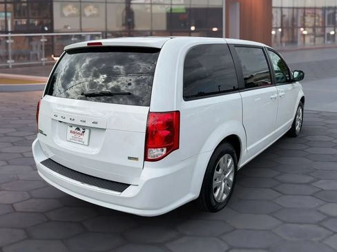 Used 2018 Dodge Grand Caravan SE w/ UConnect Hands-Free Group FWD image 11