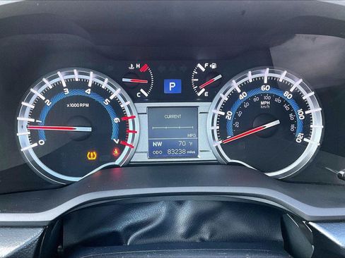 Used 2018 Toyota 4Runner SR5 AWD/4WD image 21