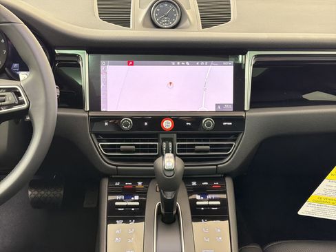 New 2026 Porsche Macan image 27