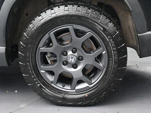 Used 2025 Honda Pilot TrailSport image 37
