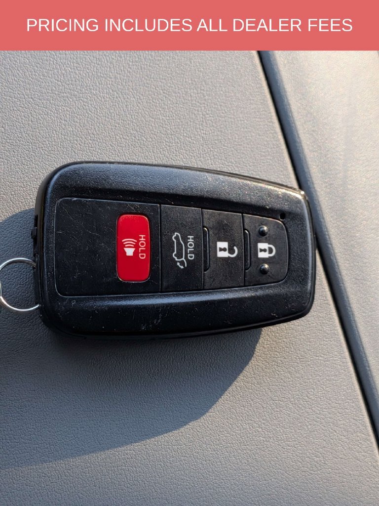 Used 2022 Toyota Highlander LE FWD image 30