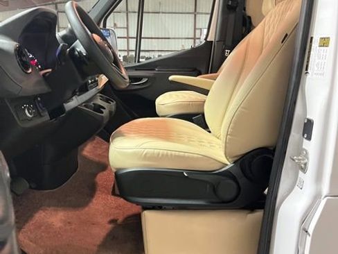 Used 2023 Mercedes-Benz Sprinter 2500 image 10