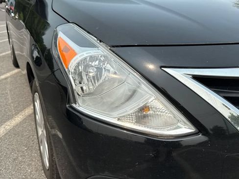 Used 2015 Nissan Versa SV FWD image 12