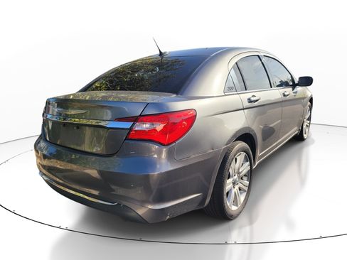 Used 2013 Chrysler 200 Touring FWD image 4
