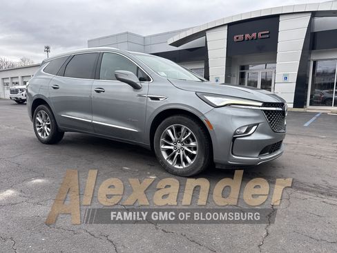 Used 2023 Buick Enclave Avenir image 1