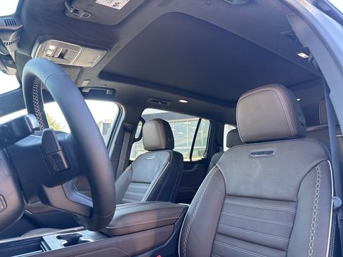 New 2026 GMC Acadia Denali Ultimate w/ LPO, Floor Liner Package AWD/4WD image 9