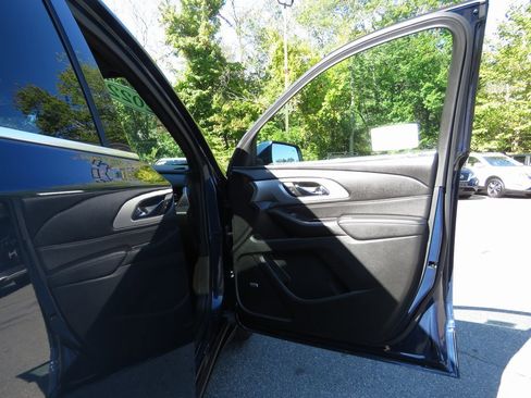 Used 2022 Chevrolet Traverse LT w/ LT Premium Package image 13