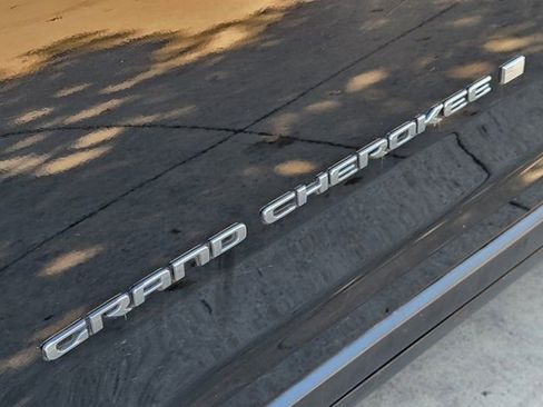 Used 2022 Jeep Grand Cherokee L Limited image 9