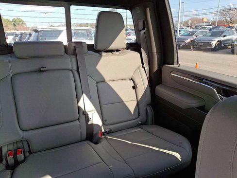 Used 2024 Chevrolet Silverado 2500 LTZ w/ LTZ Convenience Package image 15