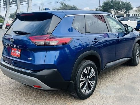 Used 2022 Nissan Rogue SV image 6
