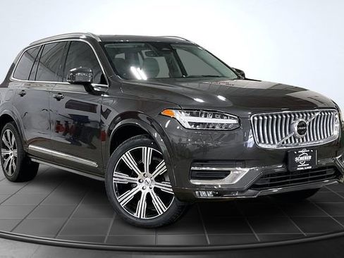 Certified 2023 Volvo XC90 B6 Ultimate w/ Lounge Package image 13