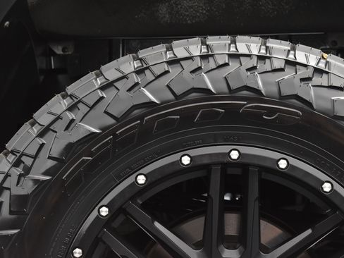 Used 2023 Nissan Titan PRO-4X w/ Pro-4x Convenience Package image 42