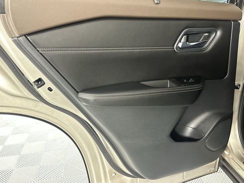Certified 2021 Nissan Rogue Platinum AWD/4WD image 30