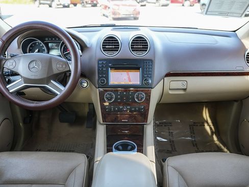 Used 2012 Mercedes-Benz GL 550 4MATIC image 12