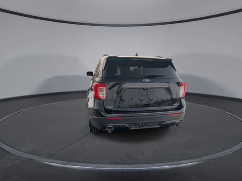 Used 2021 Ford Explorer XLT w/ Equipment Group 202A image 7