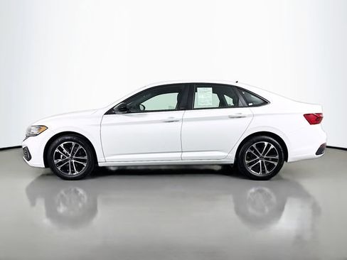 Certified 2024 Volkswagen Jetta Sport image 4