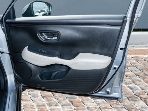 Used 2023 Honda HR-V LX image 12