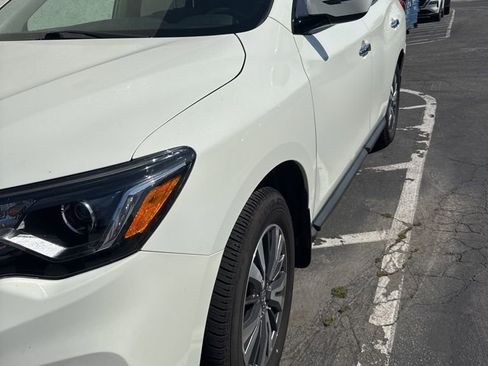 Used 2020 Nissan Pathfinder S image 2