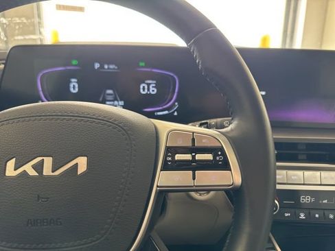 Used 2025 Kia Telluride S image 16
