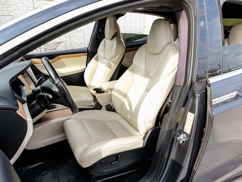 Used 2019 Tesla Model X 75D image 35