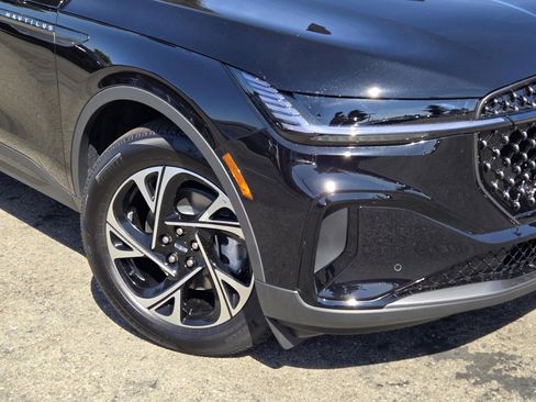 New 2025 Lincoln Nautilus Premier w/ Jet Appearance Package image 6