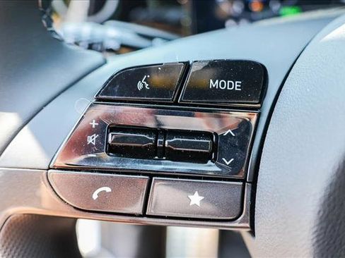 New 2025 Hyundai Elantra SEL image 14