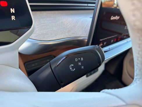 Used 2025 Volkswagen ID. Buzz 1st Edition image 22