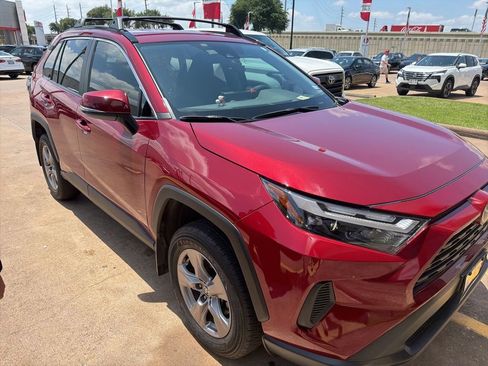 Used 2023 Toyota RAV4 XLE FWD image 4