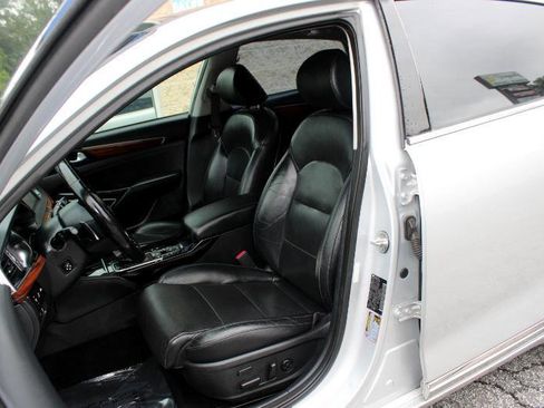 Used 2017 Kia Cadenza Technology image 12