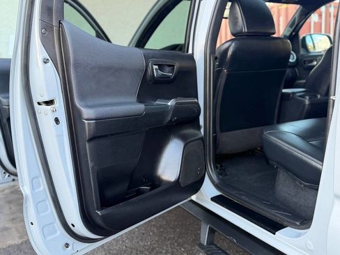 Used 2019 Toyota Tacoma TRD Off-Road image 28