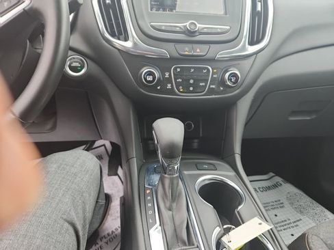 Used 2023 Chevrolet Equinox LT w/ Driver Convenience Package image 11