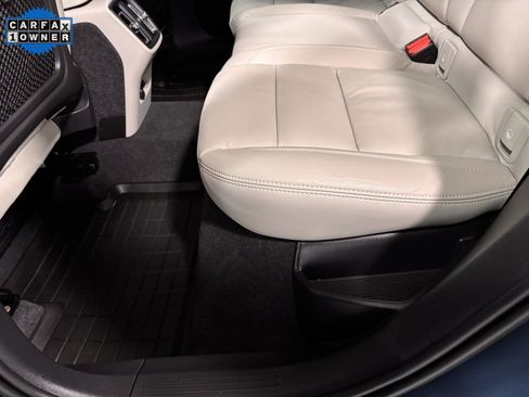 Used 2023 Volvo XC40 B5 Plus image 20