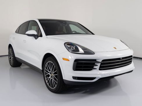 Certified 2023 Porsche Cayenne Platinum Edition image 12