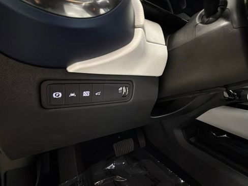 Used 2025 Chevrolet Equinox EV LT image 19