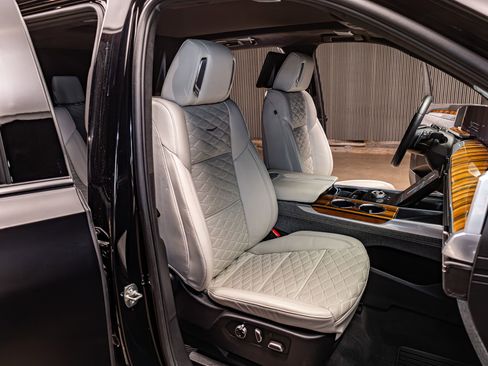 Used 2025 Cadillac Escalade Sport Platinum image 28