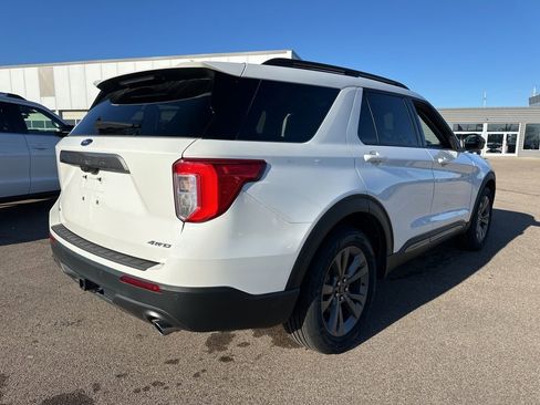 Used 2022 Ford Explorer XLT w/ Equipment Group 202A image 8