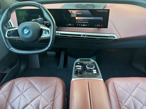 Used 2024 BMW iX xDrive50 w/ Sport Package AWD/4WD image 17
