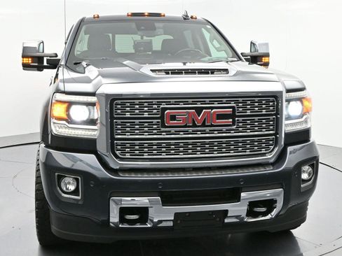 Used 2018 GMC Sierra 2500 Denali w/ Duramax Plus Package image 2