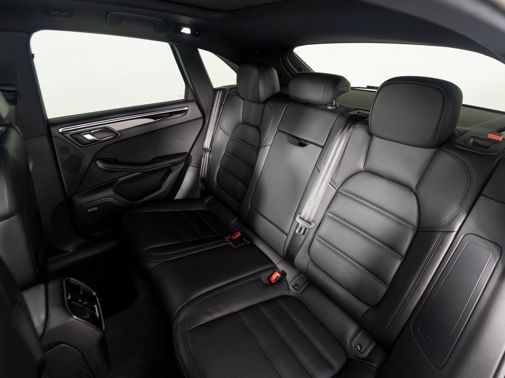Certified 2026 Porsche Macan AWD/4WD image 41